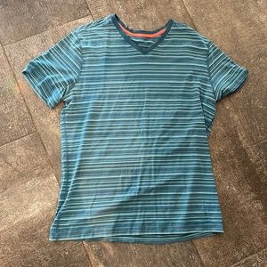 Lululemon mens large blue t-shirt